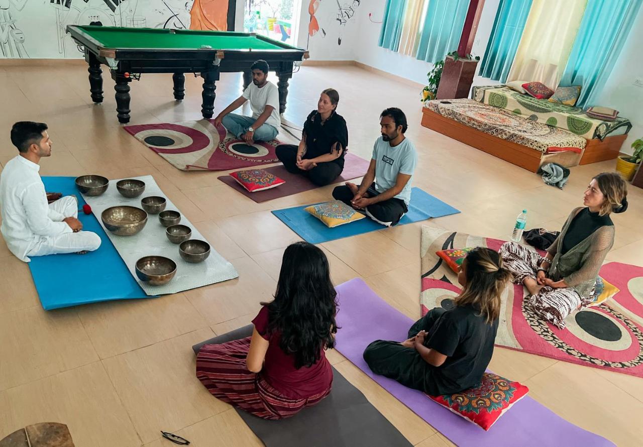 Karwaan Hostel Rishīkesh Buitenkant foto